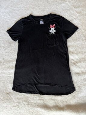 Modern Lux Black Short Sleeve Tee with Minnie Pocket Graphic